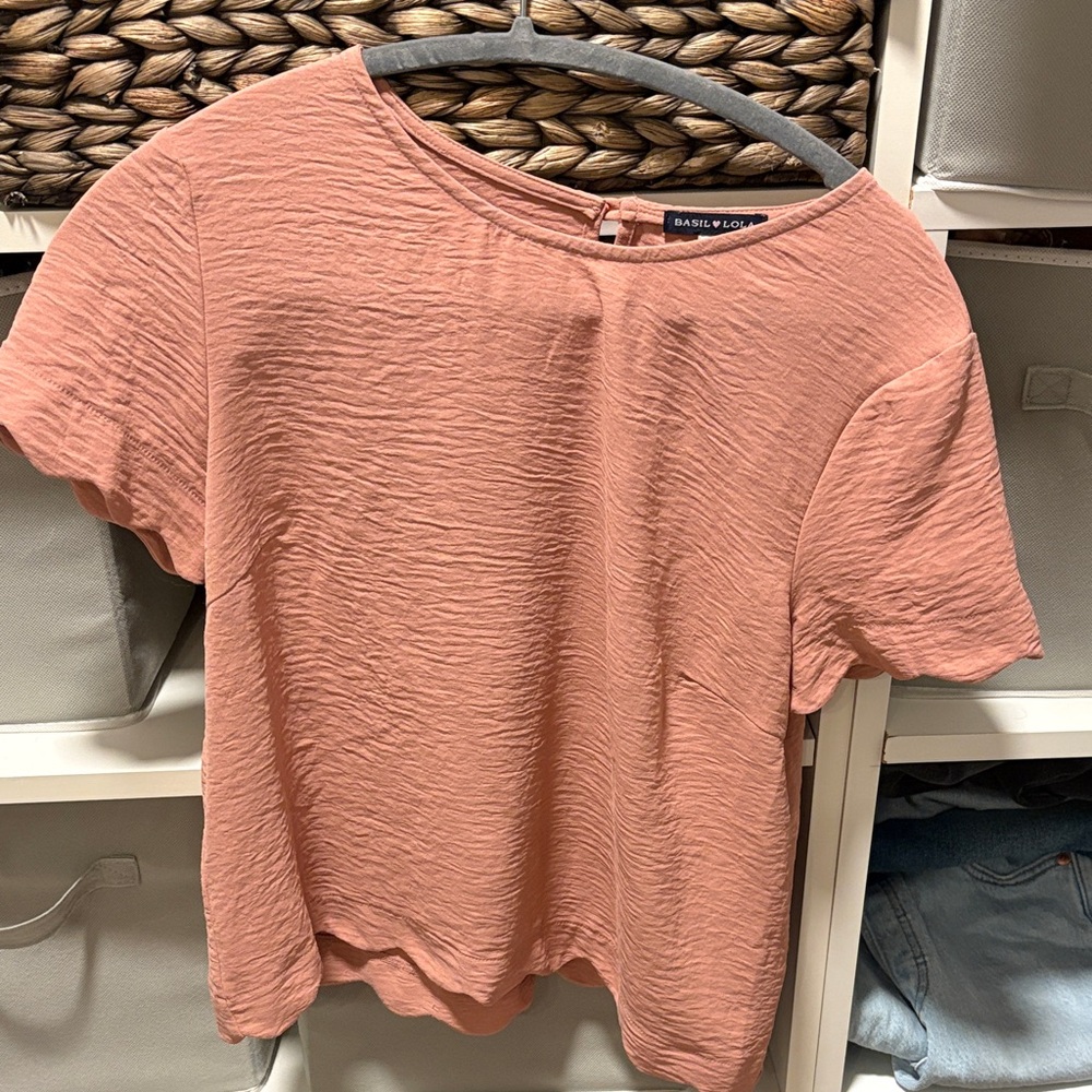 Lola Coral Short Sleeve Top
